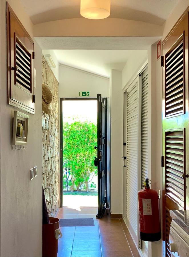 Villa Lotus 2, *