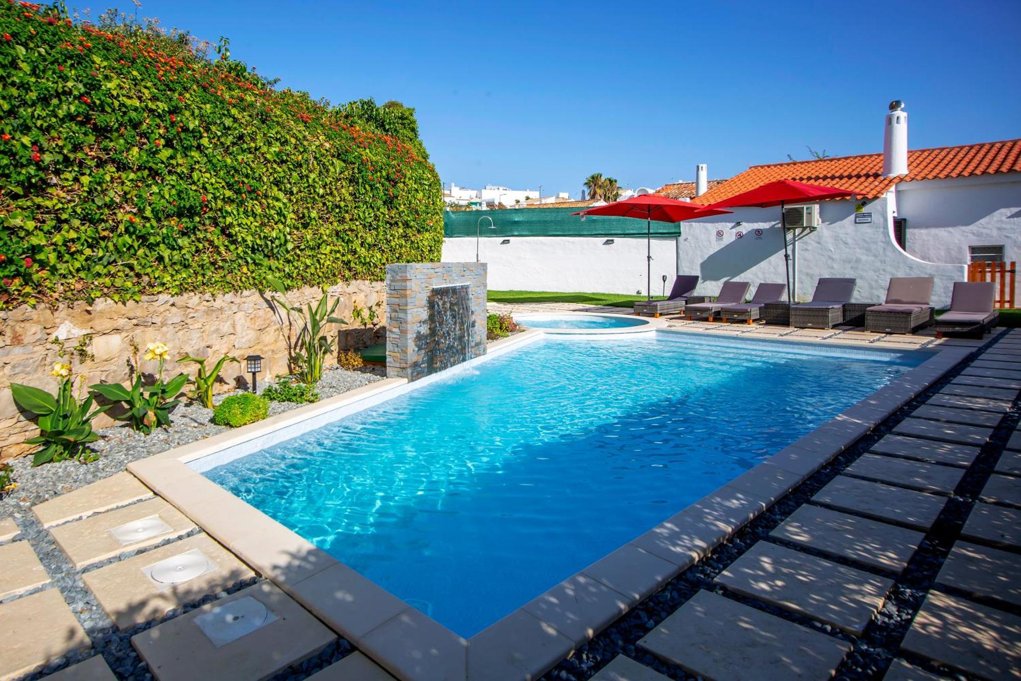 Villa Lotus 2, *